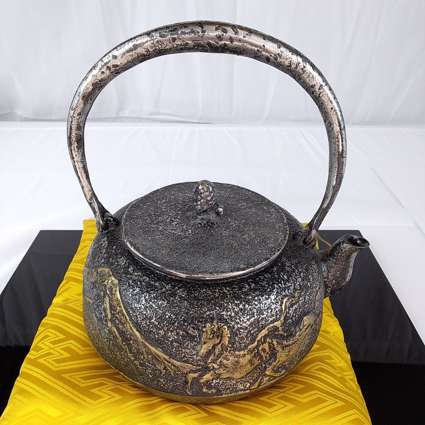 Original iron kettle -Mt.Fuji and horse, Size 10-
