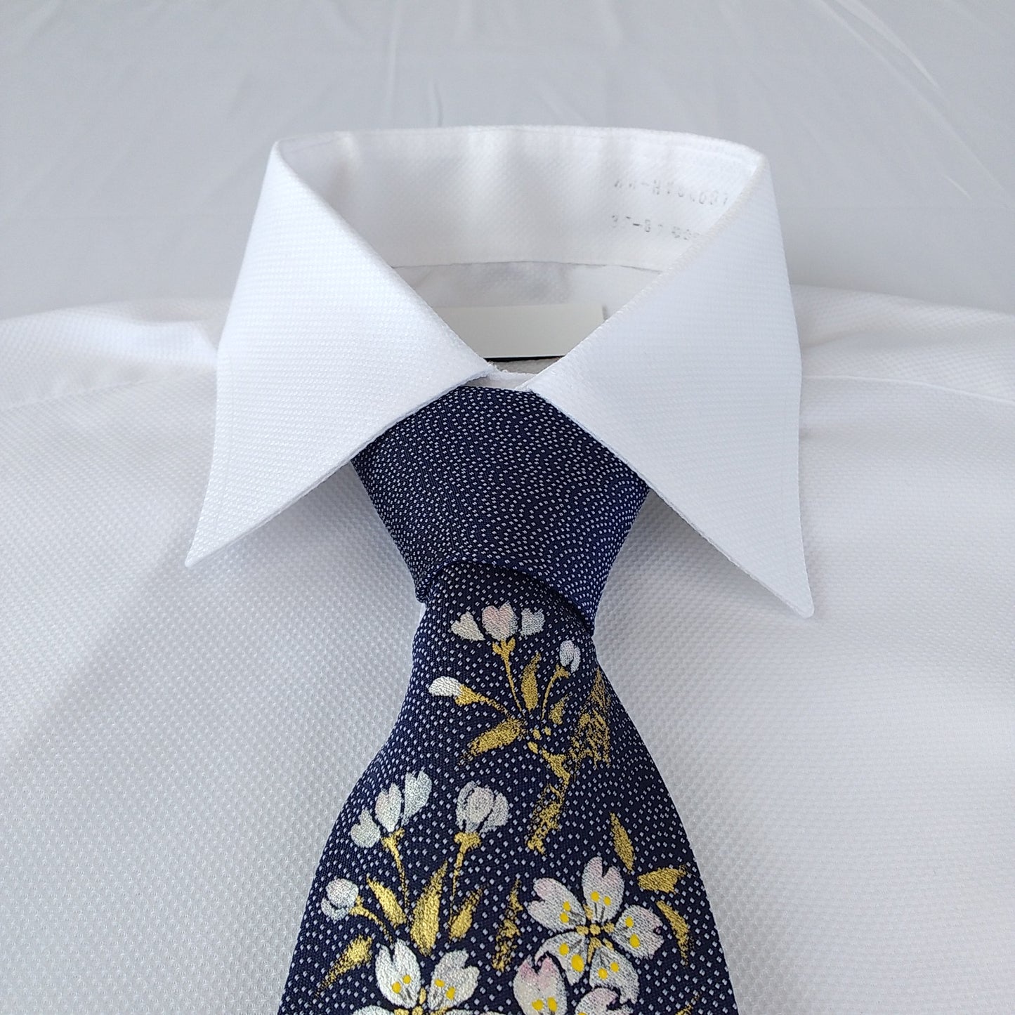 Kyoto Nishijin-ori tie(Handpaint tie Sakura) -Navy & White-