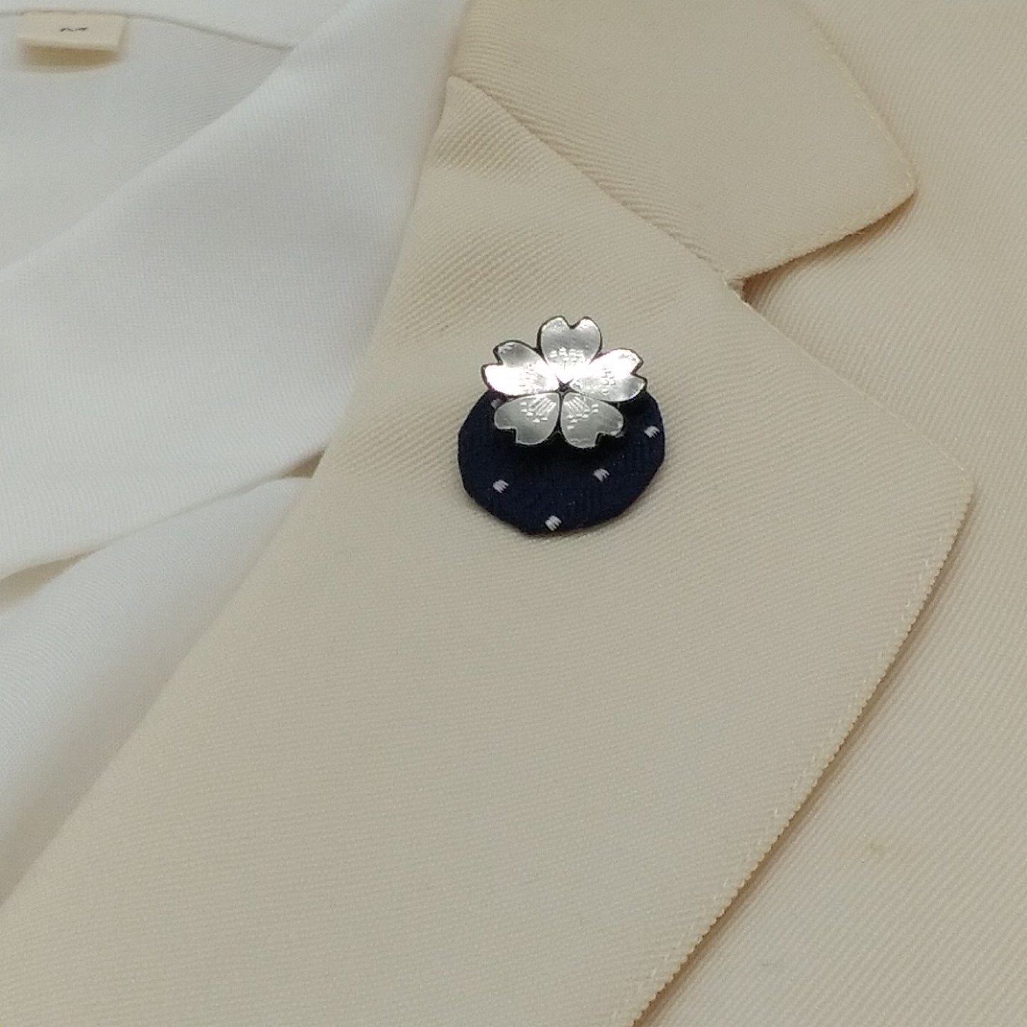 Kyoto Nishijin-ori & Kyo damascene pin brooch (cherry & navy)