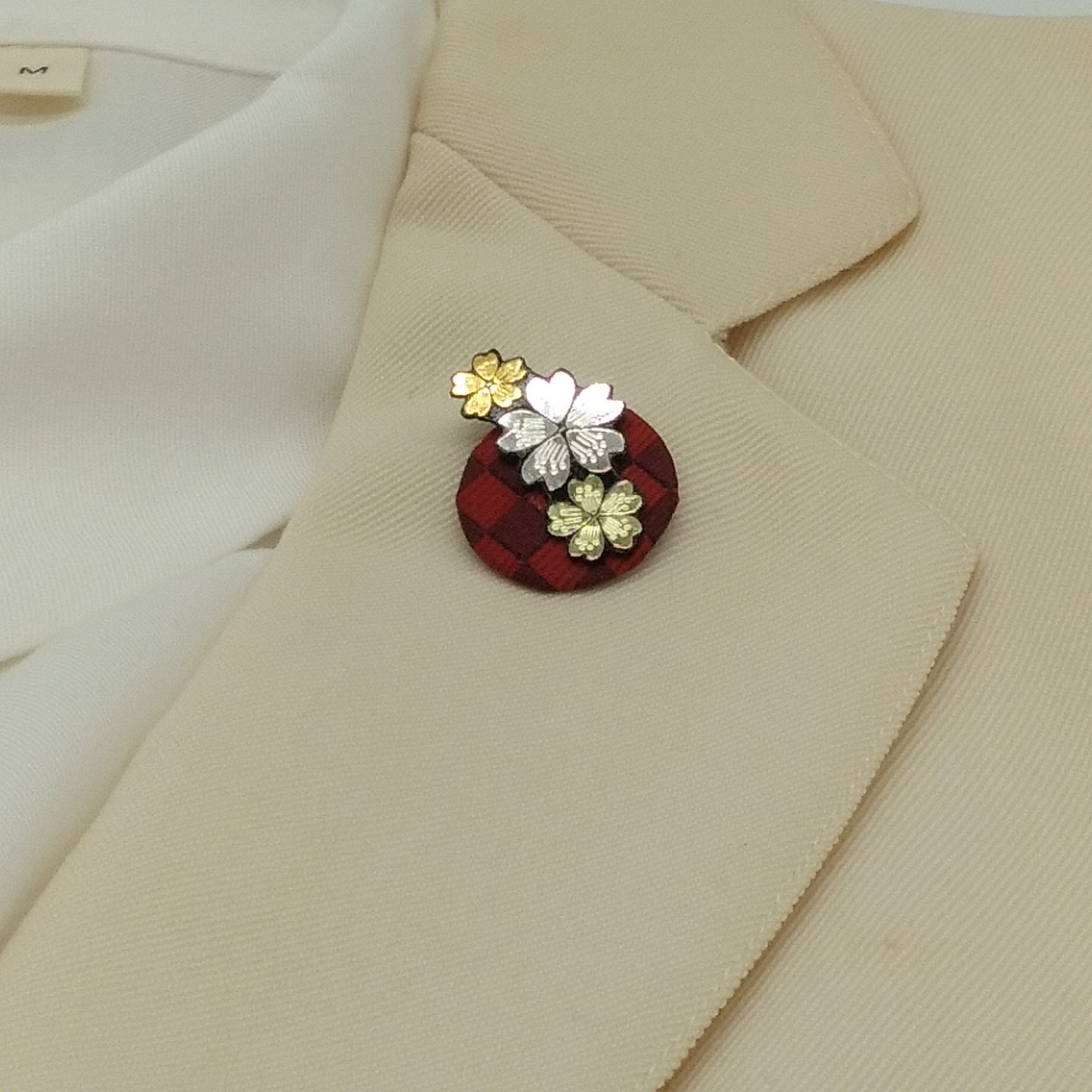 Kyoto Nishijin-ori & Kyo damascene pin brooch (cherry & red)