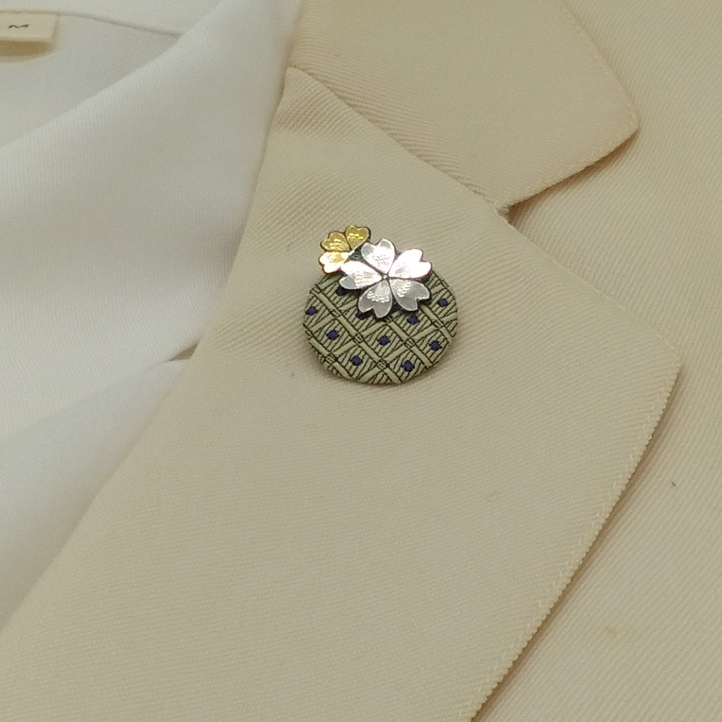 Kyoto Nishijin-ori & Kyo damascene pin brooch (cherry & yellow)
